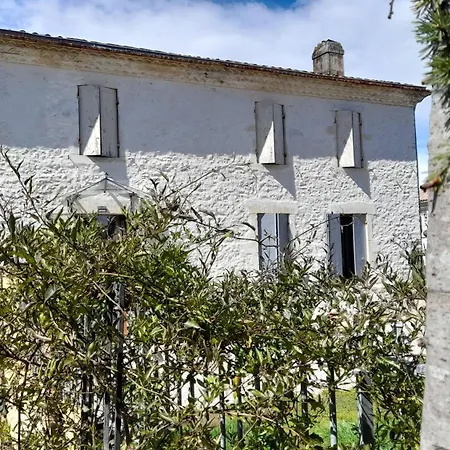 3 Le Clos Des Quatre Lieues Bed & Breakfast *