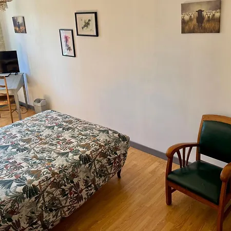 3 Le Clos Des Quatre Lieues Bed & Breakfast *